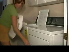 Amateur milf fuck on laundry machine